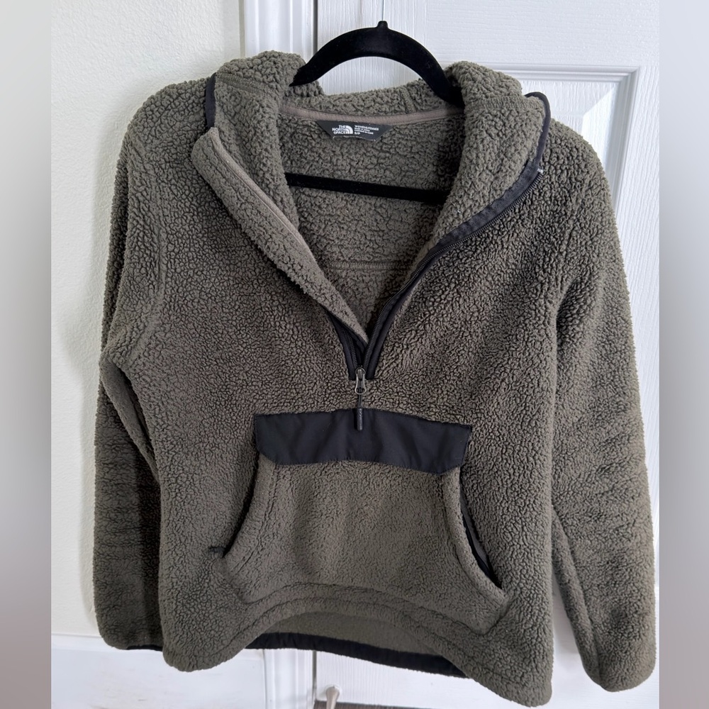 The North Face olive green campshire fleece hooded pullover